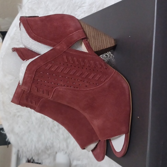 Vince Camuto Ebelin Open Toe Suede Boot Teaberry Verona NWT - Picture 3 of 8